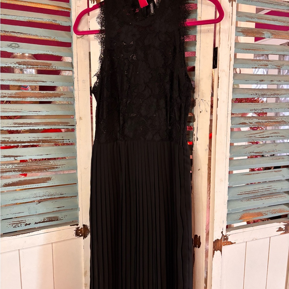H&M Black Lace Sleeveless Pleated Midi Dress Size 8